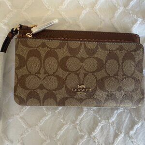 Coach wristlet - New with Tags